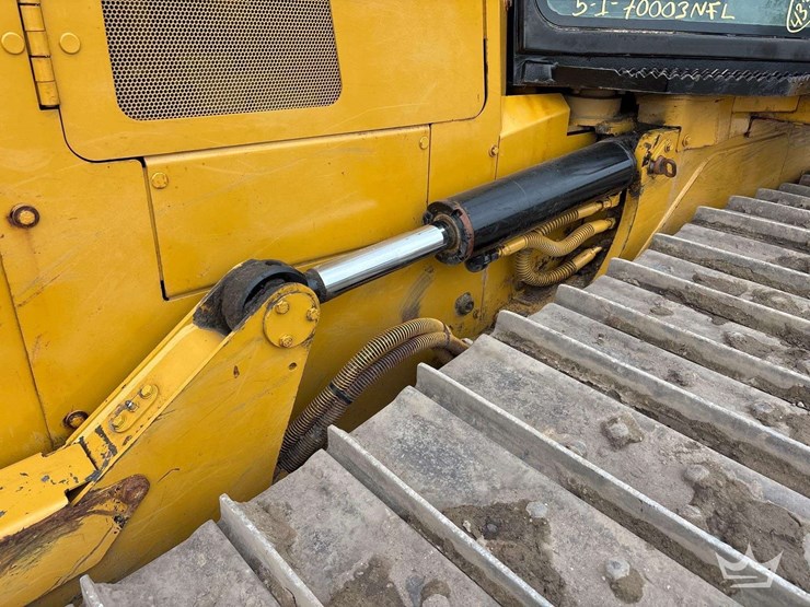 2015-caterpillar-d6k2-lgp-image-13