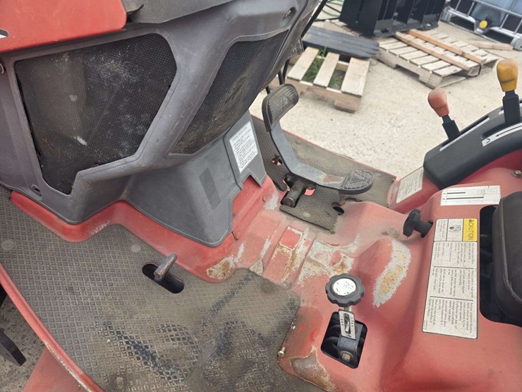 2005-massey-ferguson-gc2300-image-26