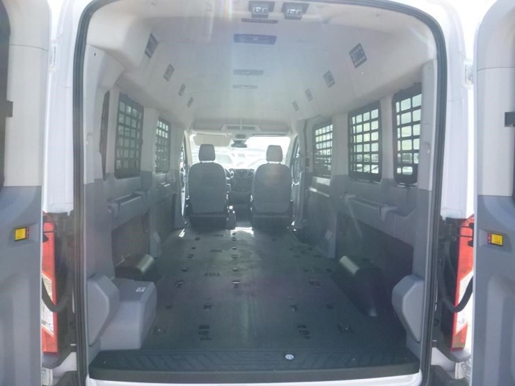 2017-ford-transit-image-8