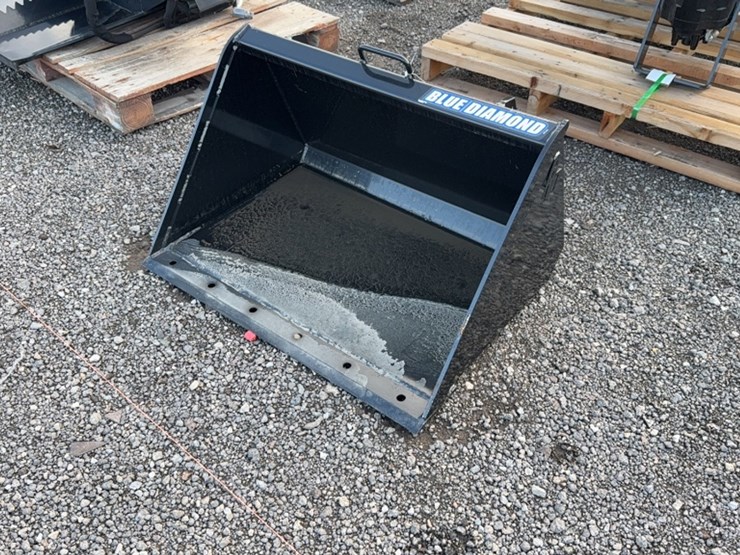 #2018-•-blue-diamond-36"-dingo-smooth-bucket-image-1