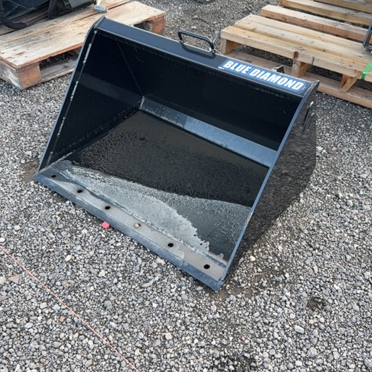 #2018 • BLUE DIAMOND 36" DINGO SMOOTH BUCKET