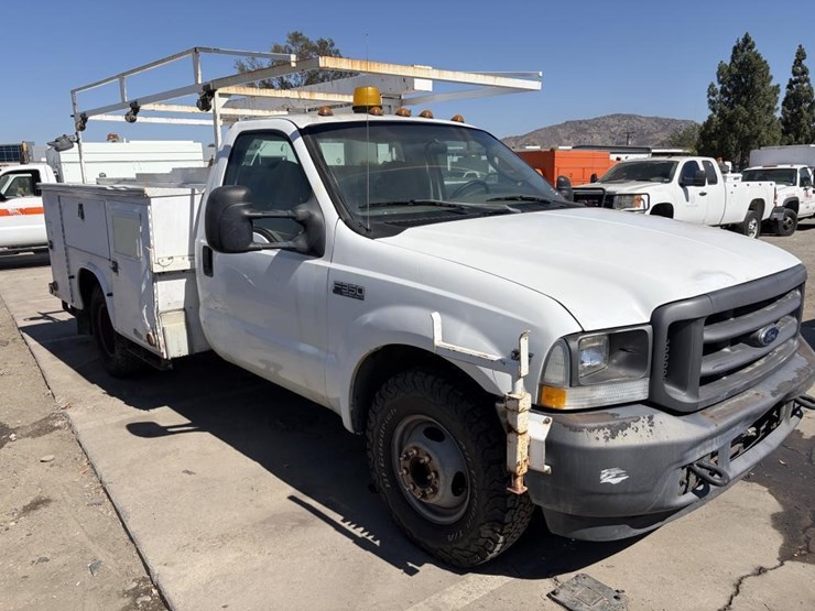 2004-ford-f350-image-2