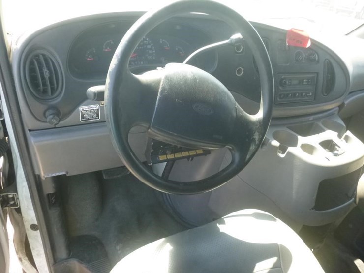 2000-ford-e350-image-17