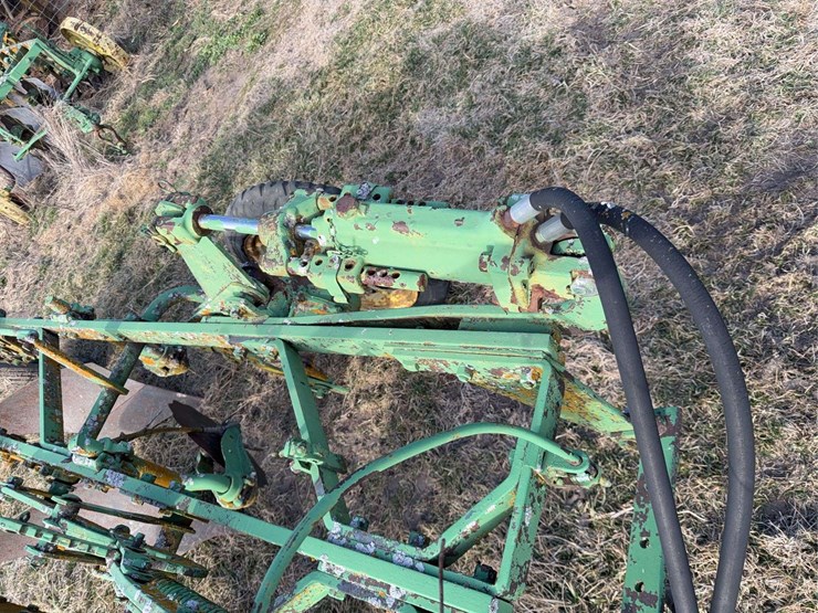 john-deere-pull-type-three-bottom-plow-image-14