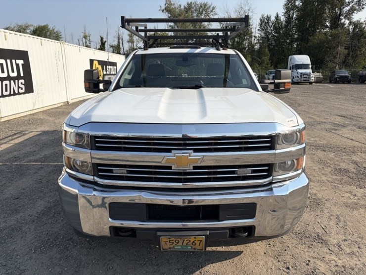 2016-chevrolet-silverado-3500-image-8