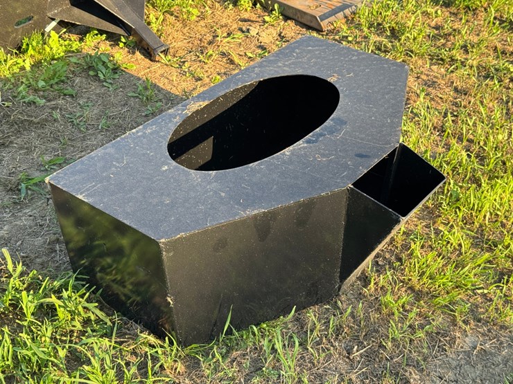 #4057-•-mini-skid-steer-cocrete-hopper-image-2