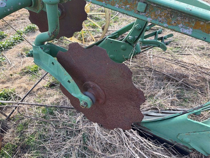 john-deere-pull-type-two-bottom-plow-image-21