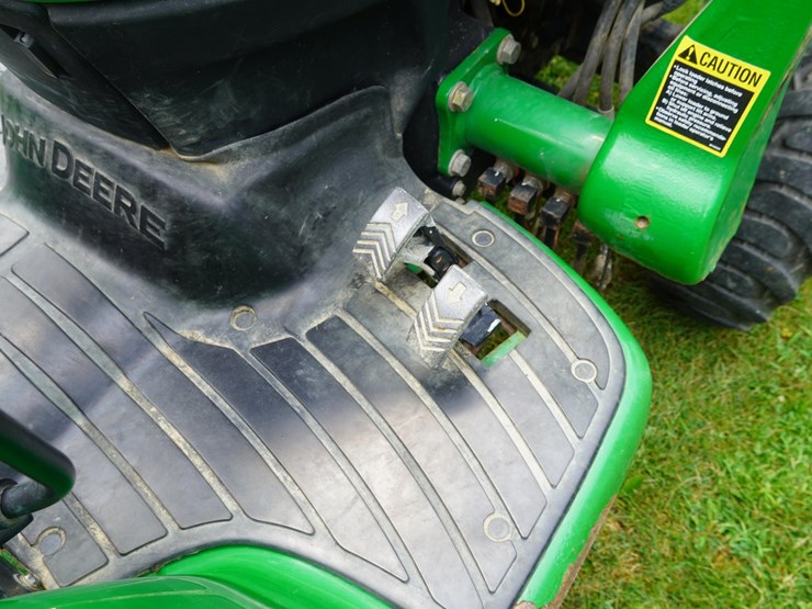 2007-john-deere-3320-image-26