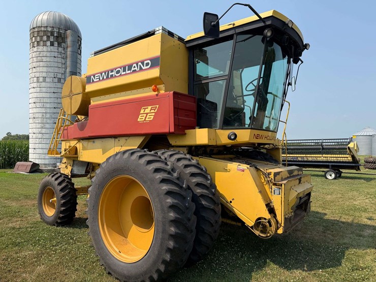 1992-new-holland-tr86-image-38