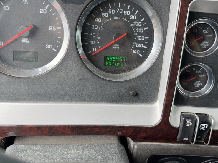 2018-kenworth-t800-image-19