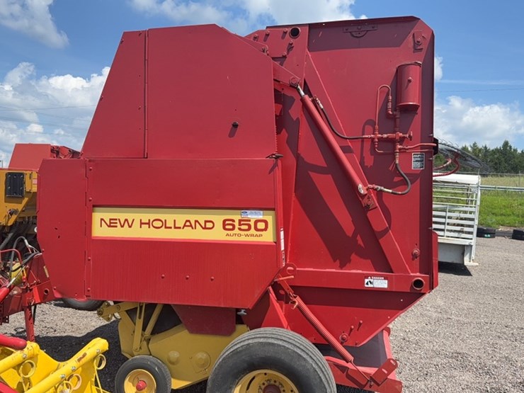 new-holland-650-image-8