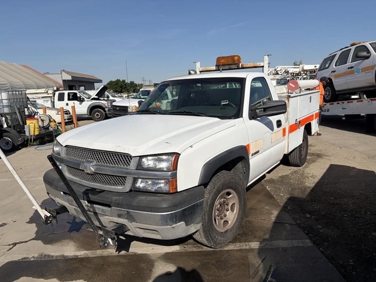 2003-chevrolet-silverado-2500-image-1