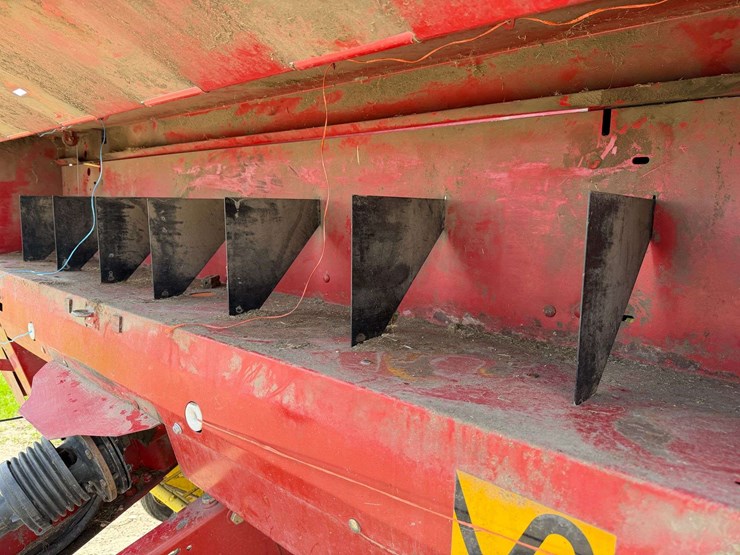 new-holland-664-image-11