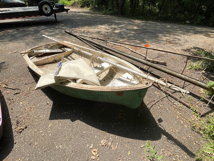 #7011-•-day-sailboat-image-1