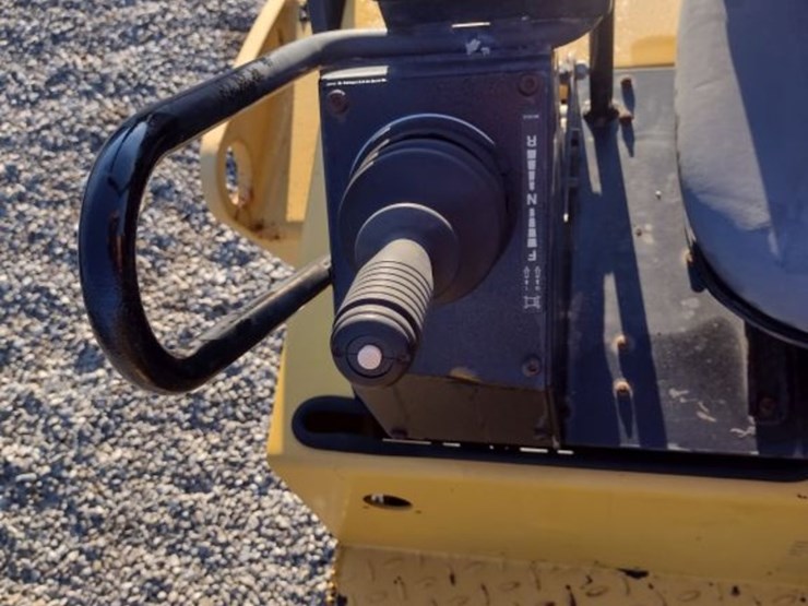 caterpillar-cb34xw-image-10