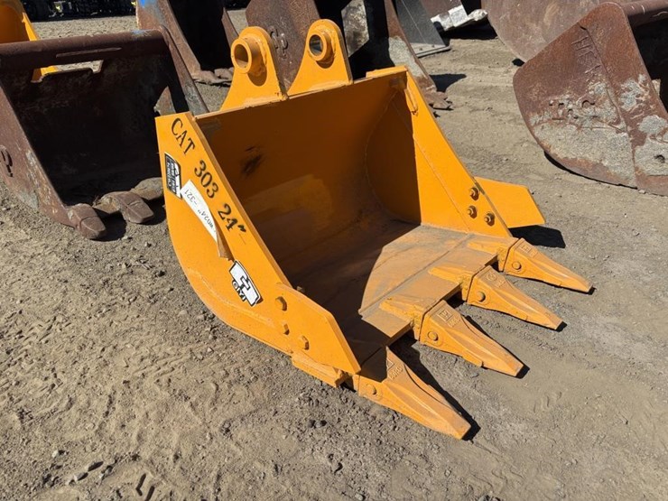 caterpillar-303-image-2