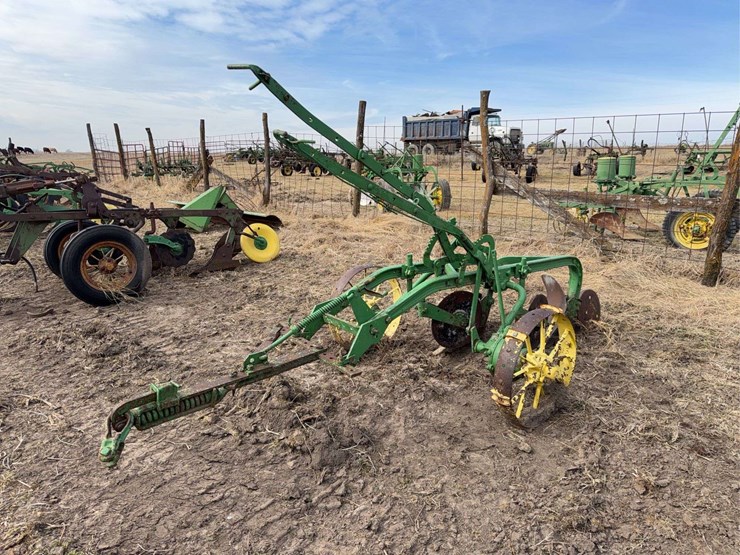 john-deere-pull-type-two-bottom-plow-image-1
