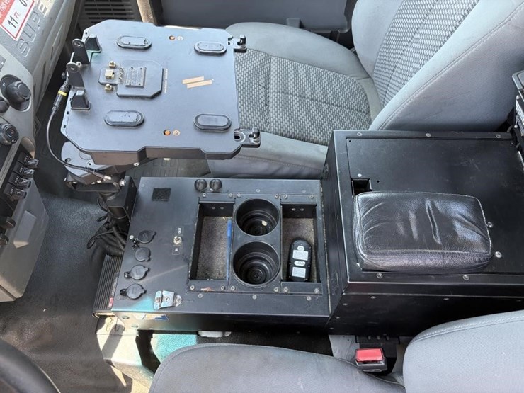 2015-ford-f550-xlt-image-26