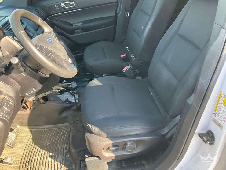 2019-ford-explorer-image-19