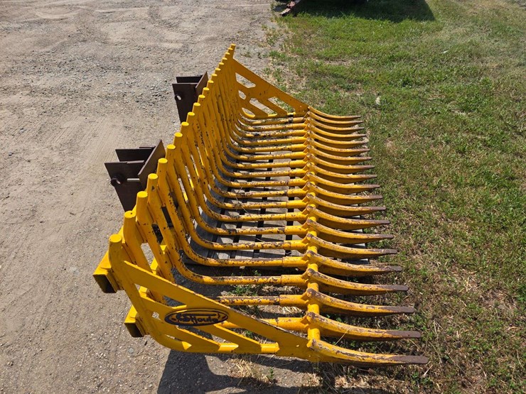 shoule-hb-7-rock-fork,-has-bolt-on-mounts,-84”-wide,-1-3/8”-round-bar-tine,-5”-spacing,-heavy-duty,-image-2