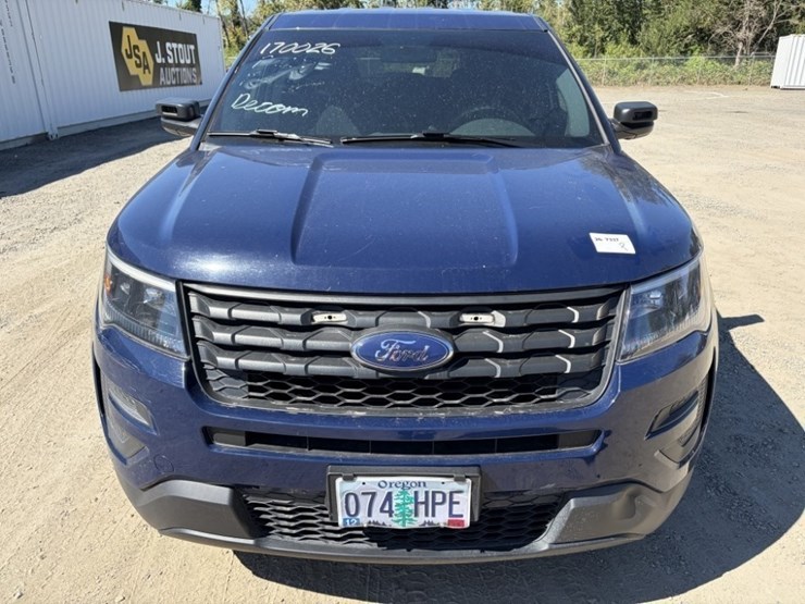 2017-ford-explorer-image-8