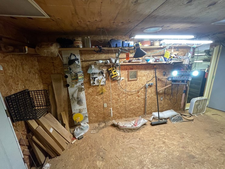 #7140-•-contents-of-wall-image-3