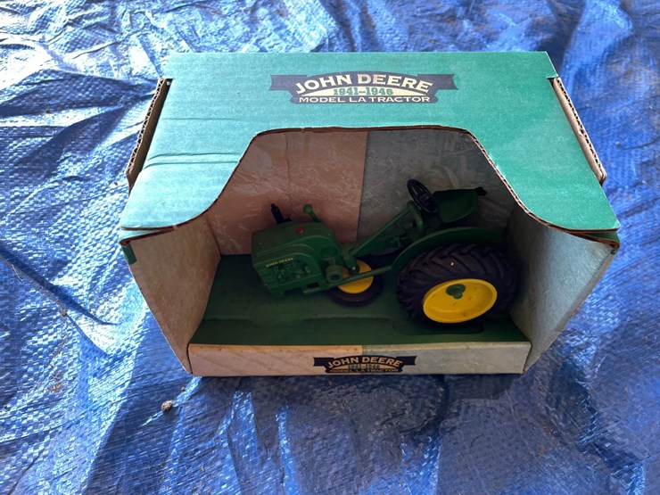 #4713-•-assortment-of-toy-tractors-image-2