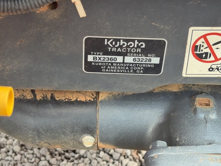 #3029-•-kubota-2360-tractor-image-5