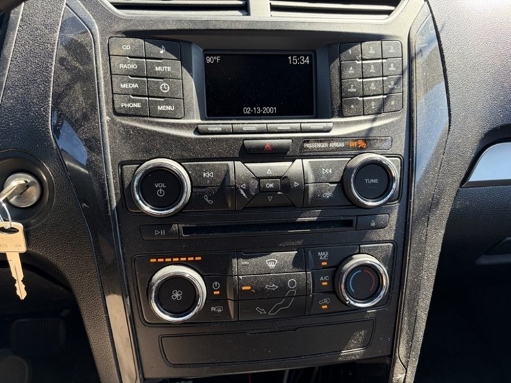 2017-ford-explorer-image-35