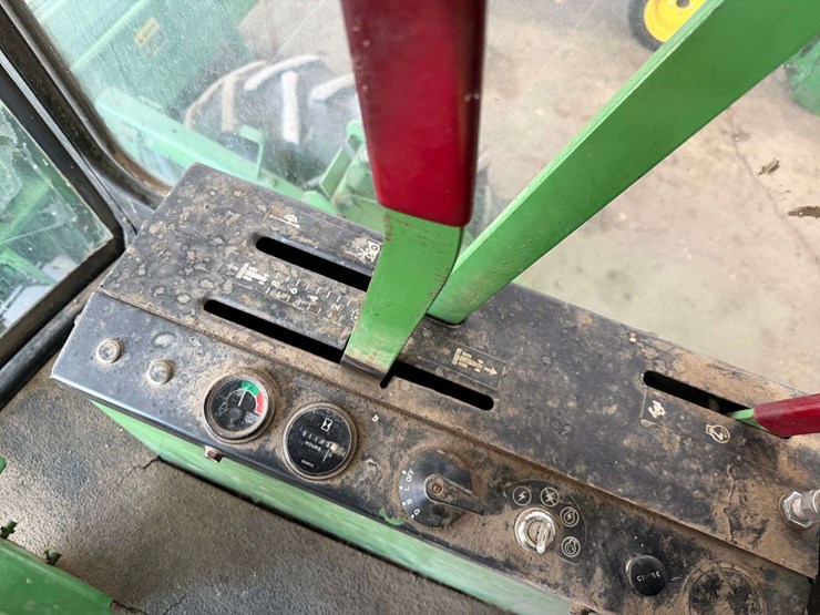 john-deere-2320-image-36