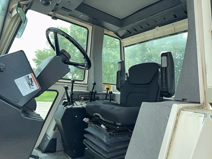 case-2590-tractor-image-33