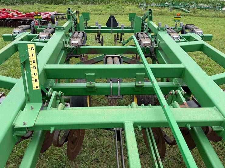 john-deere-2700-image-40