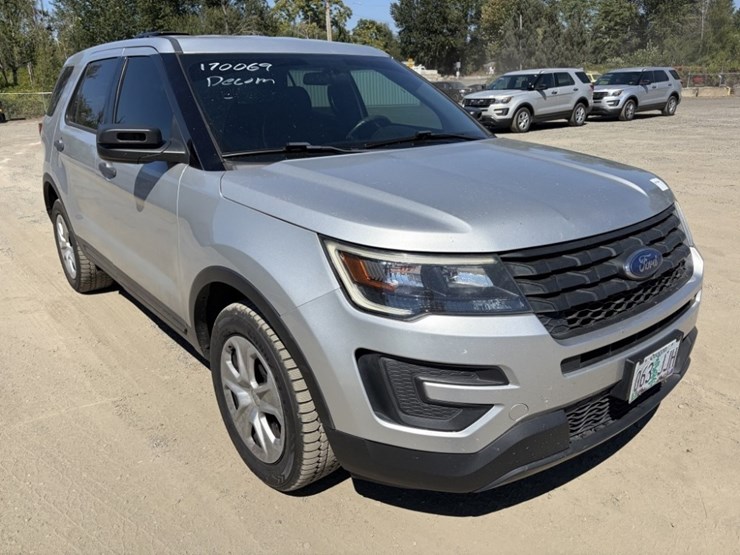 2017-ford-explorer-image-2