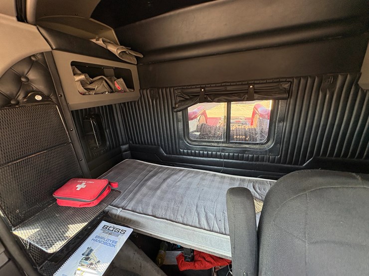 2012-kenworth-t800-image-8