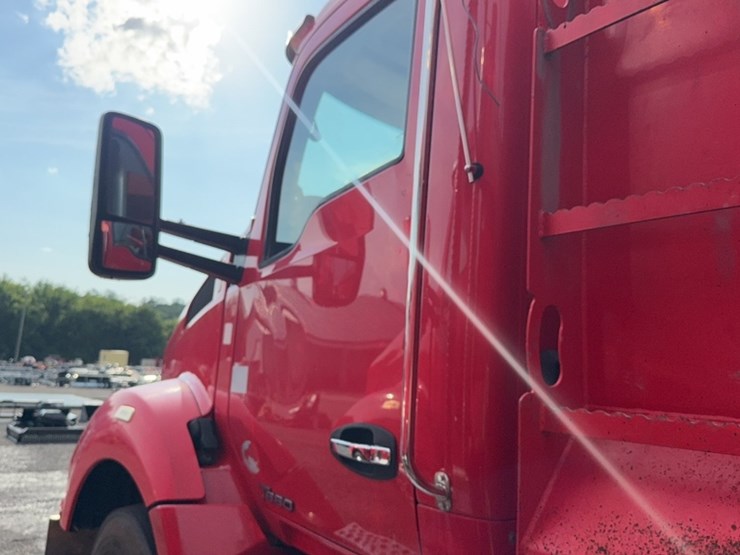 2016-kenworth-t880-image-12