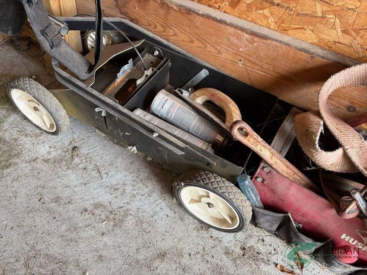 husky-tool-bag-and-gas-cans-image-5