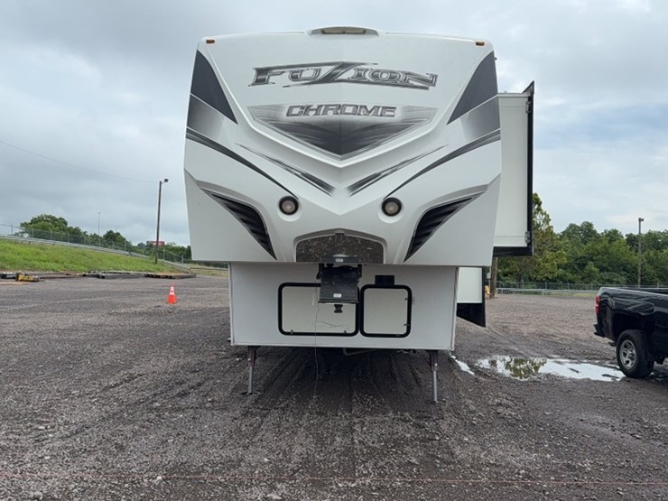 #3001-•-2014-fabrique-41'-5th-wheel-toy-hauler-image-2