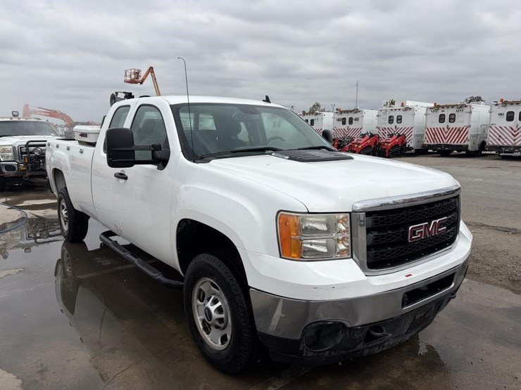 2012-gmc-sierra-2500-image-2
