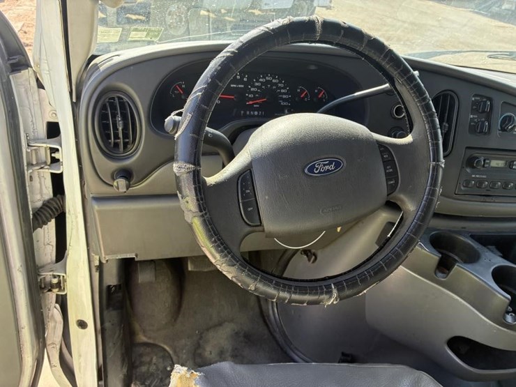 2007-ford-e350-image-24