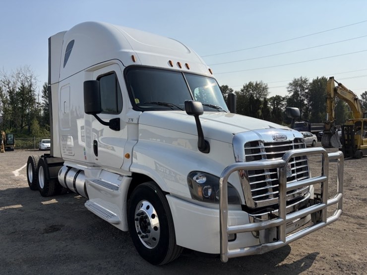 2016-freightliner-cascadia-t/a-sleeper-truck-image-2