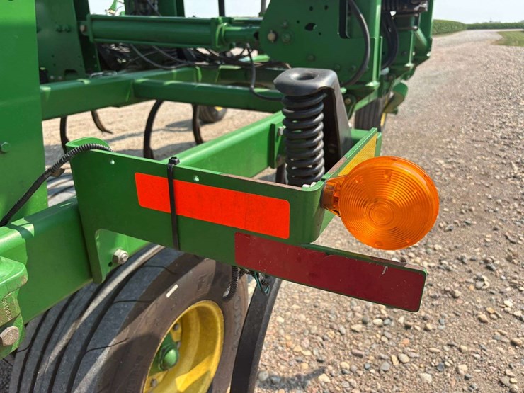 2014-john-deere-2410-image-39