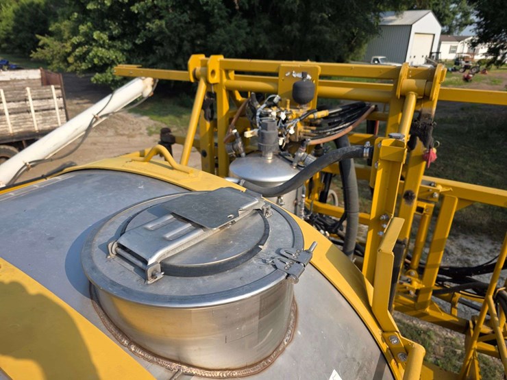 rogator-1074-self-propelled-sprayer,-100'-booms,-currently-winterized,-320/90r50-tires,-rears-with-d-image-51