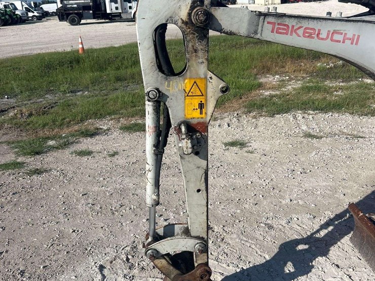 2019-takeuchi-tb216-image-19