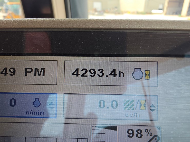 2012-john-deere-8335r-image-10