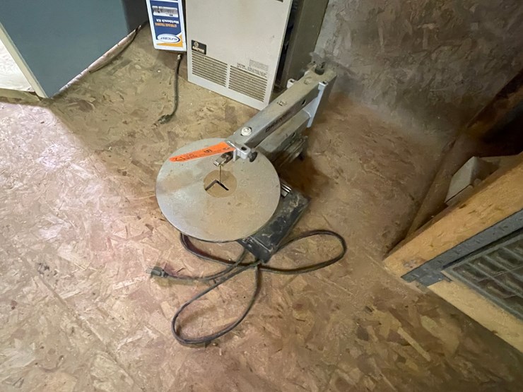 #7135-•-dremel-scroll-saw-image-1