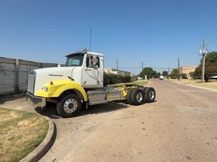 2015-western-star-4900-image-1