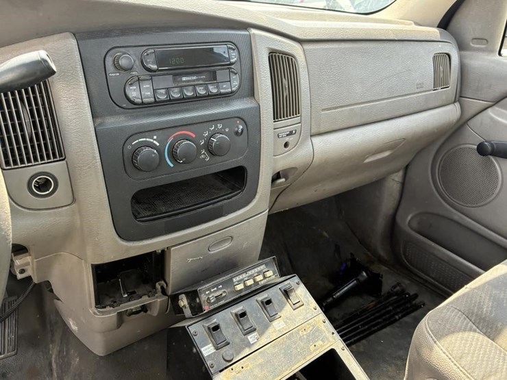 2005-dodge-ram-250-image-16