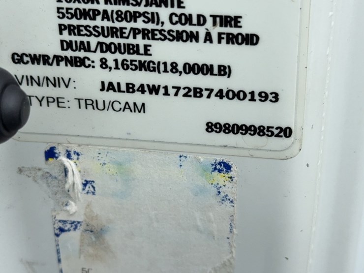 2011-isuzu-npr-image-17