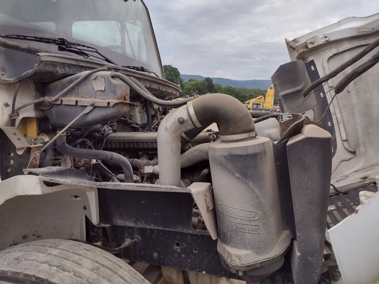 freightliner-fl70-image-40