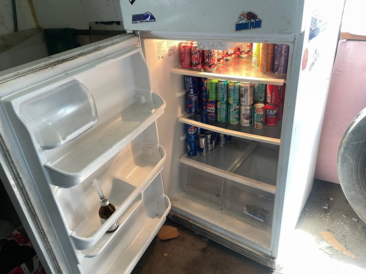 #4711-•-frigidaire-fridge-and-freezer-image-5